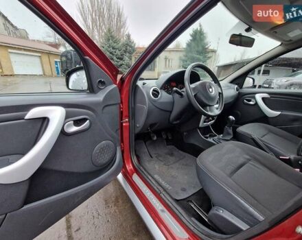 Красный Рено Сандеро СтэпВэй, объемом двигателя 1.6 л и пробегом 102 тыс. км за 6600 $, фото 10 на Automoto.ua