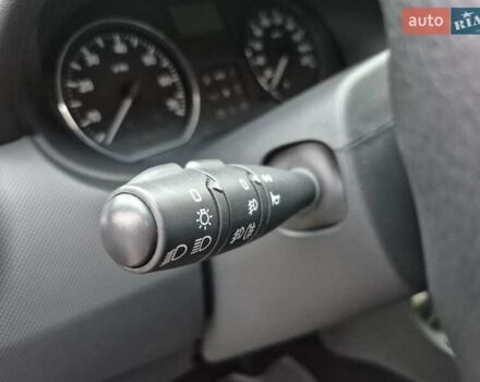 Красный Рено Сандеро СтэпВэй, объемом двигателя 1.6 л и пробегом 75 тыс. км за 7500 $, фото 27 на Automoto.ua