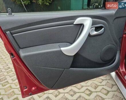 Красный Рено Сандеро СтэпВэй, объемом двигателя 1.6 л и пробегом 75 тыс. км за 7500 $, фото 41 на Automoto.ua