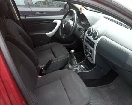 Красный Рено Сандеро СтэпВэй, объемом двигателя 1.6 л и пробегом 204 тыс. км за 5950 $, фото 6 на Automoto.ua