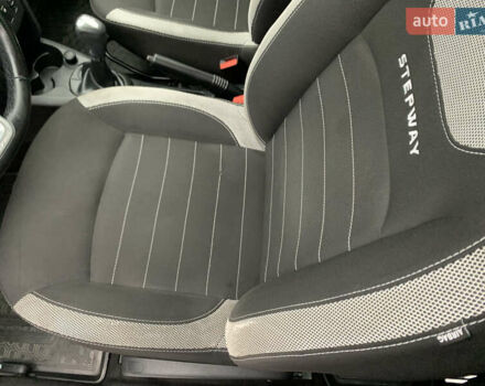 Червоний Рено Сандеро СтепВей, об'ємом двигуна 0.9 л та пробігом 100 тис. км за 11000 $, фото 17 на Automoto.ua