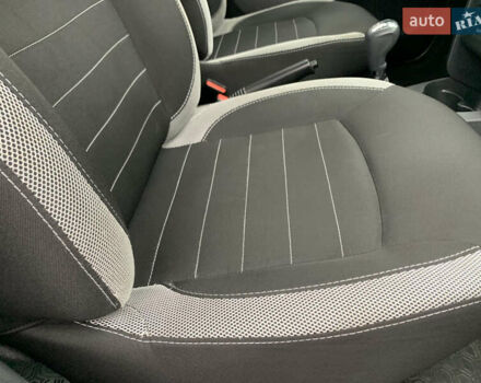 Червоний Рено Сандеро СтепВей, об'ємом двигуна 0.9 л та пробігом 100 тис. км за 11000 $, фото 20 на Automoto.ua