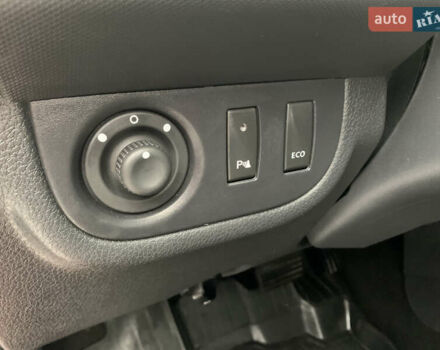 Червоний Рено Сандеро СтепВей, об'ємом двигуна 0.9 л та пробігом 100 тис. км за 11000 $, фото 10 на Automoto.ua