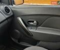 Червоний Рено Сандеро СтепВей, об'ємом двигуна 0.9 л та пробігом 28 тис. км за 10500 $, фото 12 на Automoto.ua