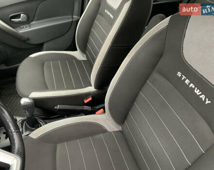 Красный Рено Сандеро СтэпВэй, объемом двигателя 0.9 л и пробегом 110 тыс. км за 11500 $, фото 17 на Automoto.ua