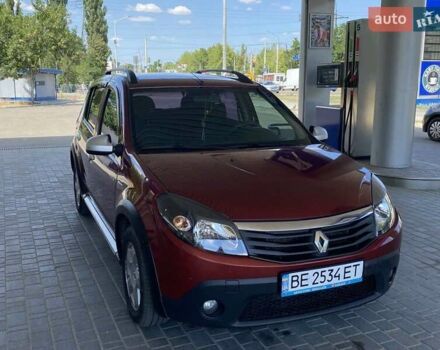 Красный Рено Сандеро СтэпВэй, объемом двигателя 1.6 л и пробегом 180 тыс. км за 7999 $, фото 5 на Automoto.ua