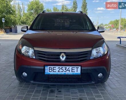 Красный Рено Сандеро СтэпВэй, объемом двигателя 1.6 л и пробегом 180 тыс. км за 7999 $, фото 3 на Automoto.ua