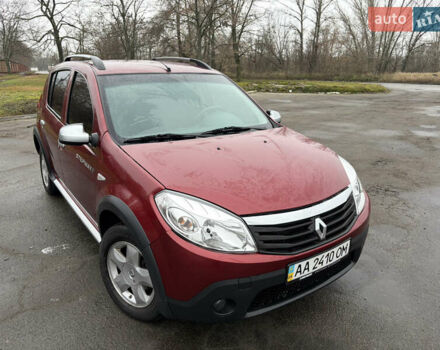 Красный Рено Сандеро СтэпВэй, объемом двигателя 1.6 л и пробегом 91 тыс. км за 5700 $, фото 1 на Automoto.ua