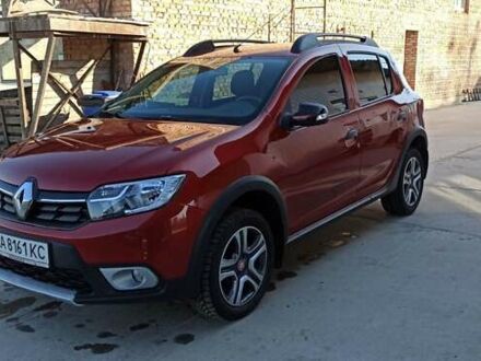 Рено Сандеро СтепВей 2019 у Славуте на Automoto.ua Червоний Рено Сандеро СтепВей, об'ємом двигуна 1.5 л та пробігом 61 тис. км за 10600 $, фото 1 на Automoto.ua