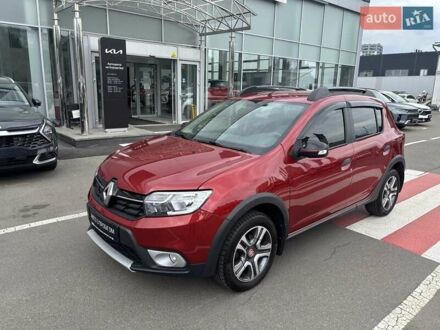 Рено Сандеро СтепВей 2019 у Києві на Automoto.ua Червоний Рено Сандеро СтепВей, об'ємом двигуна 0.9 л та пробігом 55 тис. км за 11137 $, фото 1 на Automoto.ua
