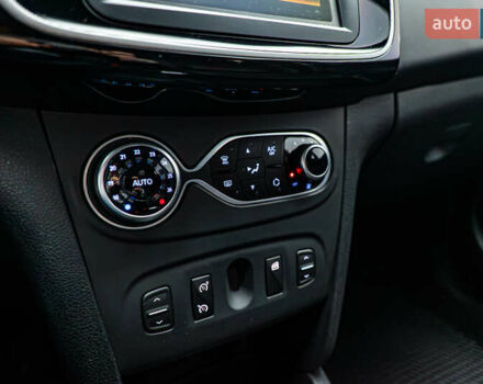 Рено Сандеро СтэпВэй, объемом двигателя 0.9 л и пробегом 75 тыс. км за 10856 $, фото 15 на Automoto.ua