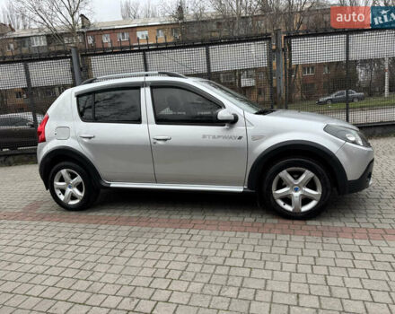 Серый Рено Сандеро СтэпВэй, объемом двигателя 1.5 л и пробегом 180 тыс. км за 5500 $, фото 6 на Automoto.ua