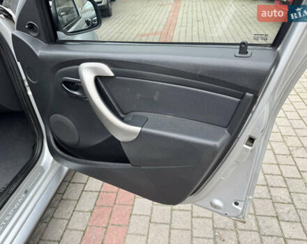 Серый Рено Сандеро СтэпВэй, объемом двигателя 1.5 л и пробегом 180 тыс. км за 5500 $, фото 9 на Automoto.ua