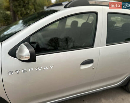 Серый Рено Сандеро СтэпВэй, объемом двигателя 1.5 л и пробегом 115 тыс. км за 6200 $, фото 2 на Automoto.ua