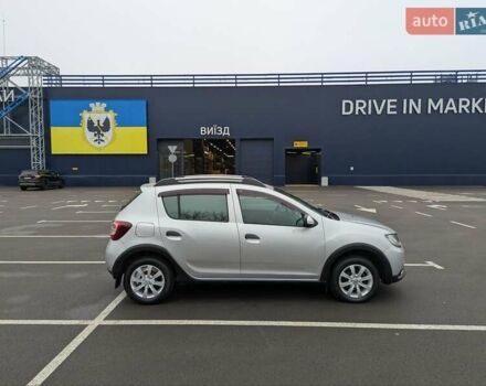 Серый Рено Сандеро СтэпВэй, объемом двигателя 1.6 л и пробегом 180 тыс. км за 6955 $, фото 40 на Automoto.ua