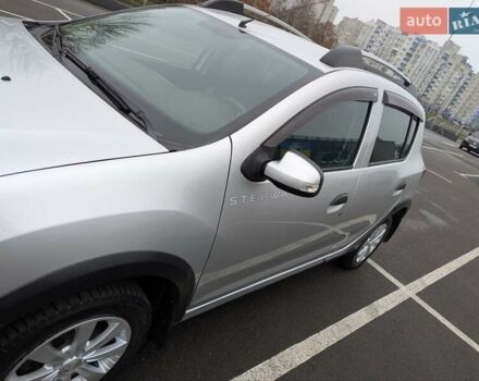 Серый Рено Сандеро СтэпВэй, объемом двигателя 1.6 л и пробегом 180 тыс. км за 6955 $, фото 25 на Automoto.ua