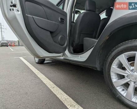 Серый Рено Сандеро СтэпВэй, объемом двигателя 1.6 л и пробегом 180 тыс. км за 6955 $, фото 31 на Automoto.ua