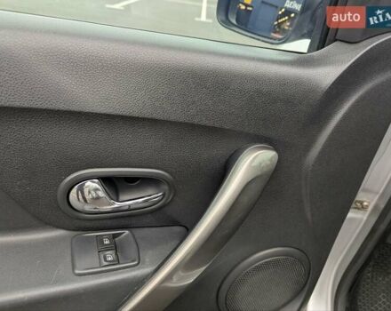 Серый Рено Сандеро СтэпВэй, объемом двигателя 1.6 л и пробегом 180 тыс. км за 6955 $, фото 23 на Automoto.ua