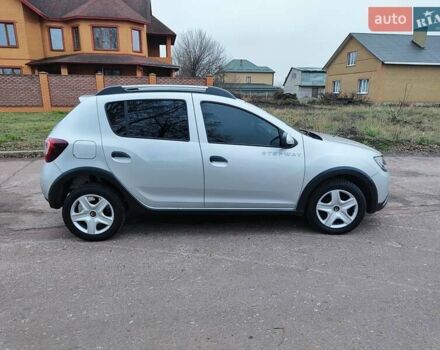 Сірий Рено Сандеро СтепВей, об'ємом двигуна 1.5 л та пробігом 120 тис. км за 8250 $, фото 3 на Automoto.ua