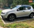 Серый Рено Сандеро СтэпВэй, объемом двигателя 0.9 л и пробегом 32 тыс. км за 12000 $, фото 1 на Automoto.ua