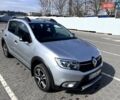 Серый Рено Сандеро СтэпВэй, объемом двигателя 0.9 л и пробегом 136 тыс. км за 12200 $, фото 1 на Automoto.ua