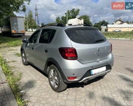 Серый Рено Сандеро СтэпВэй, объемом двигателя 0.9 л и пробегом 77 тыс. км за 11500 $, фото 5 на Automoto.ua
