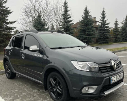 Серый Рено Сандеро СтэпВэй, объемом двигателя 1.5 л и пробегом 233 тыс. км за 12000 $, фото 1 на Automoto.ua