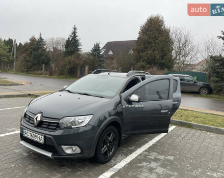 Серый Рено Сандеро СтэпВэй, объемом двигателя 1.5 л и пробегом 233 тыс. км за 12000 $, фото 16 на Automoto.ua