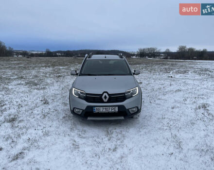Серый Рено Сандеро СтэпВэй, объемом двигателя 1.5 л и пробегом 67 тыс. км за 5500 $, фото 1 на Automoto.ua