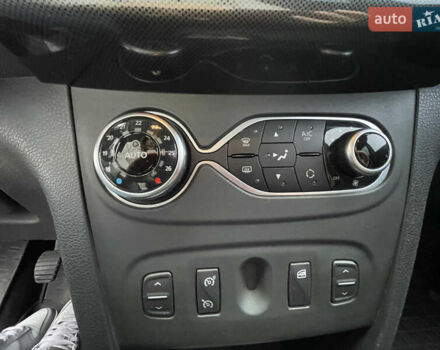 Серый Рено Сандеро СтэпВэй, объемом двигателя 1.5 л и пробегом 233 тыс. км за 12000 $, фото 25 на Automoto.ua