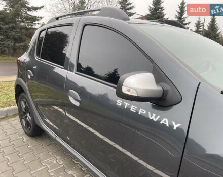 Серый Рено Сандеро СтэпВэй, объемом двигателя 1.5 л и пробегом 233 тыс. км за 12000 $, фото 6 на Automoto.ua