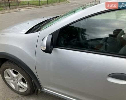 Рено Сандеро СтепВей 2015 у Нетешине на Automoto.ua Сірий Рено Сандеро СтепВей, об'ємом двигуна 1.6 л та пробігом 69 тис. км за 12000 $, фото 2 на Automoto.ua