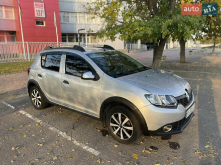 Рено Сандеро СтэпВэй 2015 в Харькове на Automoto.ua Серый Рено Сандеро СтэпВэй, объемом двигателя 1.6 л и пробегом 160 тыс. км за 7700 $, фото 1 на Automoto.ua