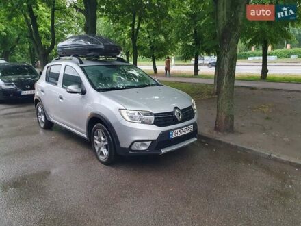 Рено Сандеро СтэпВэй 2018 в Киеве на Automoto.ua Серый Рено Сандеро СтэпВэй, объемом двигателя 1.5 л и пробегом 86 тыс. км за 12000 $, фото 1 на Automoto.ua