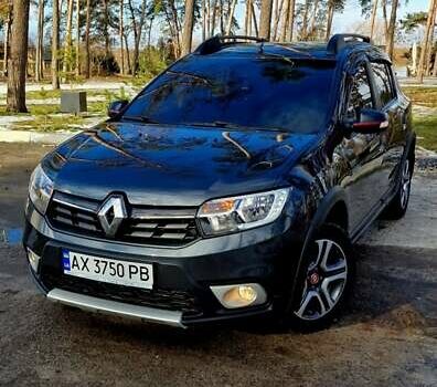 Серый Рено Сандеро СтэпВэй, объемом двигателя 0.9 л и пробегом 59 тыс. км за 10870 $, фото 1 на Automoto.ua