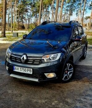 Серый Рено Сандеро СтэпВэй, объемом двигателя 0.9 л и пробегом 59 тыс. км за 10870 $, фото 1 на Automoto.ua