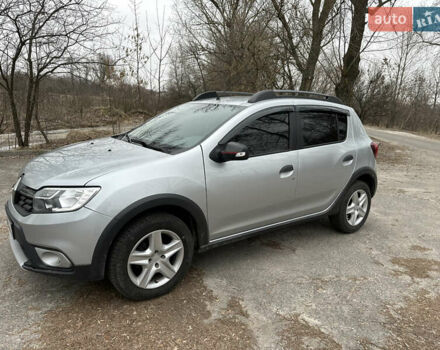 Серый Рено Сандеро СтэпВэй, объемом двигателя 0 л и пробегом 128 тыс. км за 10500 $, фото 1 на Automoto.ua