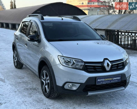 Серый Рено Сандеро СтэпВэй, объемом двигателя 0.9 л и пробегом 44 тыс. км за 9900 $, фото 1 на Automoto.ua