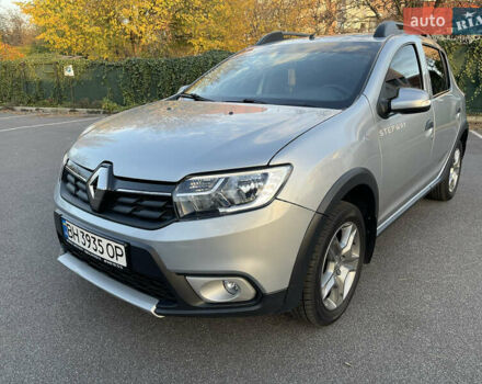 Серый Рено Сандеро СтэпВэй, объемом двигателя 1.5 л и пробегом 40 тыс. км за 12600 $, фото 1 на Automoto.ua