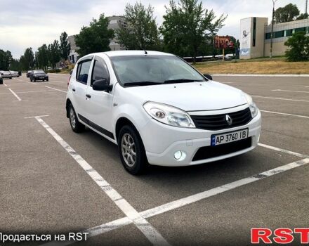 Белый Рено Сандеро, объемом двигателя 1.4 л и пробегом 198 тыс. км за 4750 $, фото 1 на Automoto.ua