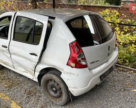 Белый Рено Сандеро, объемом двигателя 1.39 л и пробегом 99 тыс. км за 2000 $, фото 3 на Automoto.ua