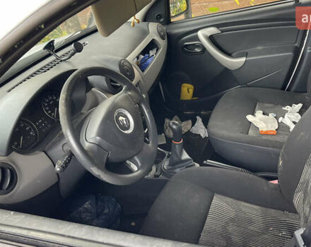 Белый Рено Сандеро, объемом двигателя 1.39 л и пробегом 99 тыс. км за 2000 $, фото 7 на Automoto.ua