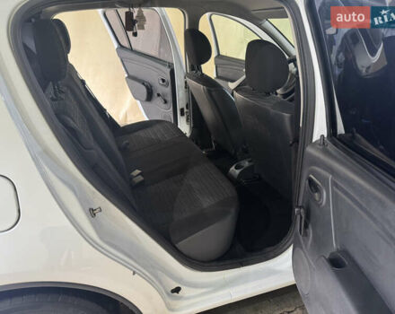 Білий Рено Сандеро, об'ємом двигуна 1.4 л та пробігом 176 тис. км за 5600 $, фото 7 на Automoto.ua