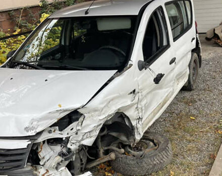 Белый Рено Сандеро, объемом двигателя 1.39 л и пробегом 99 тыс. км за 2000 $, фото 1 на Automoto.ua