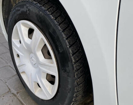 Белый Рено Сандеро, объемом двигателя 1.15 л и пробегом 228 тыс. км за 5200 $, фото 15 на Automoto.ua