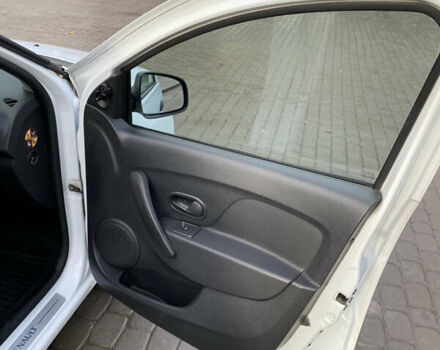 Белый Рено Сандеро, объемом двигателя 1.15 л и пробегом 228 тыс. км за 5200 $, фото 20 на Automoto.ua