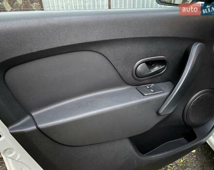 Білий Рено Сандеро, об'ємом двигуна 1.15 л та пробігом 167 тис. км за 5990 $, фото 21 на Automoto.ua