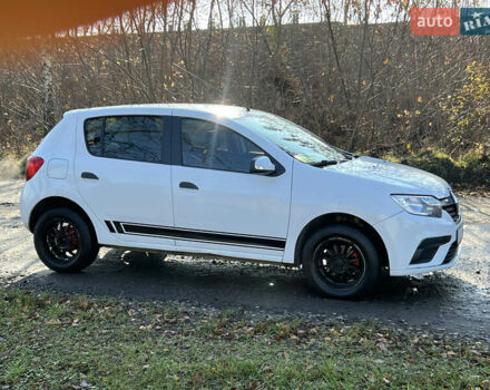 Білий Рено Сандеро, об'ємом двигуна 1.15 л та пробігом 281 тис. км за 4850 $, фото 4 на Automoto.ua