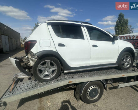Белый Рено Сандеро, объемом двигателя 0.9 л и пробегом 127 тыс. км за 4200 $, фото 4 на Automoto.ua