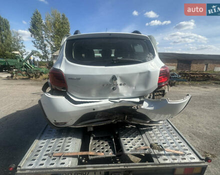Белый Рено Сандеро, объемом двигателя 0.9 л и пробегом 127 тыс. км за 4200 $, фото 3 на Automoto.ua